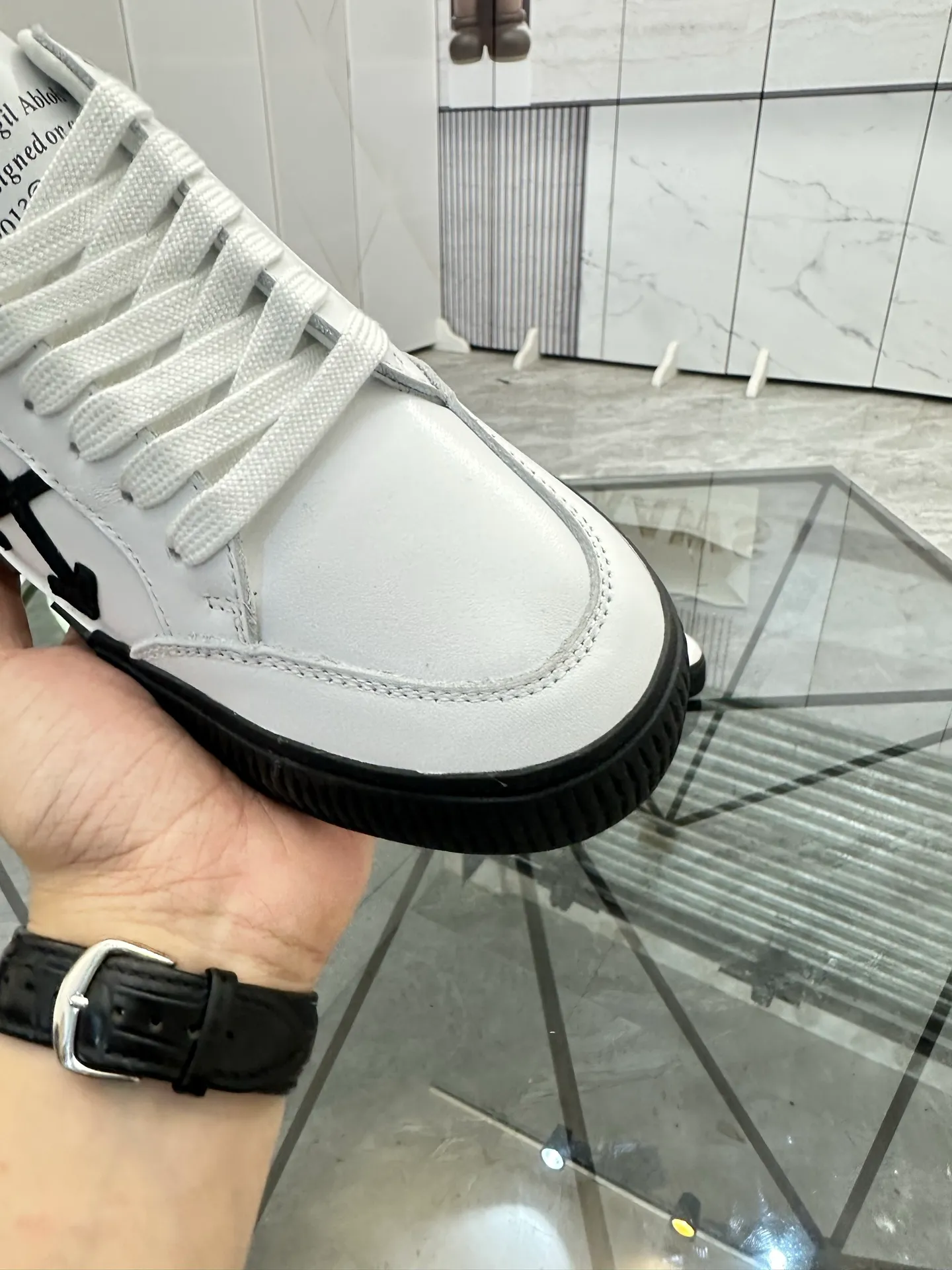 Selling men's shoes 💰: 💰P440¥ Product trademark: OFF WHITE *"OFF WHITE*" low-top casual shoes Regular size: 35-45 (can be customized to 46) Couple style Product material: imported cowhide upper, breathable lining, original outsole. No.: H203